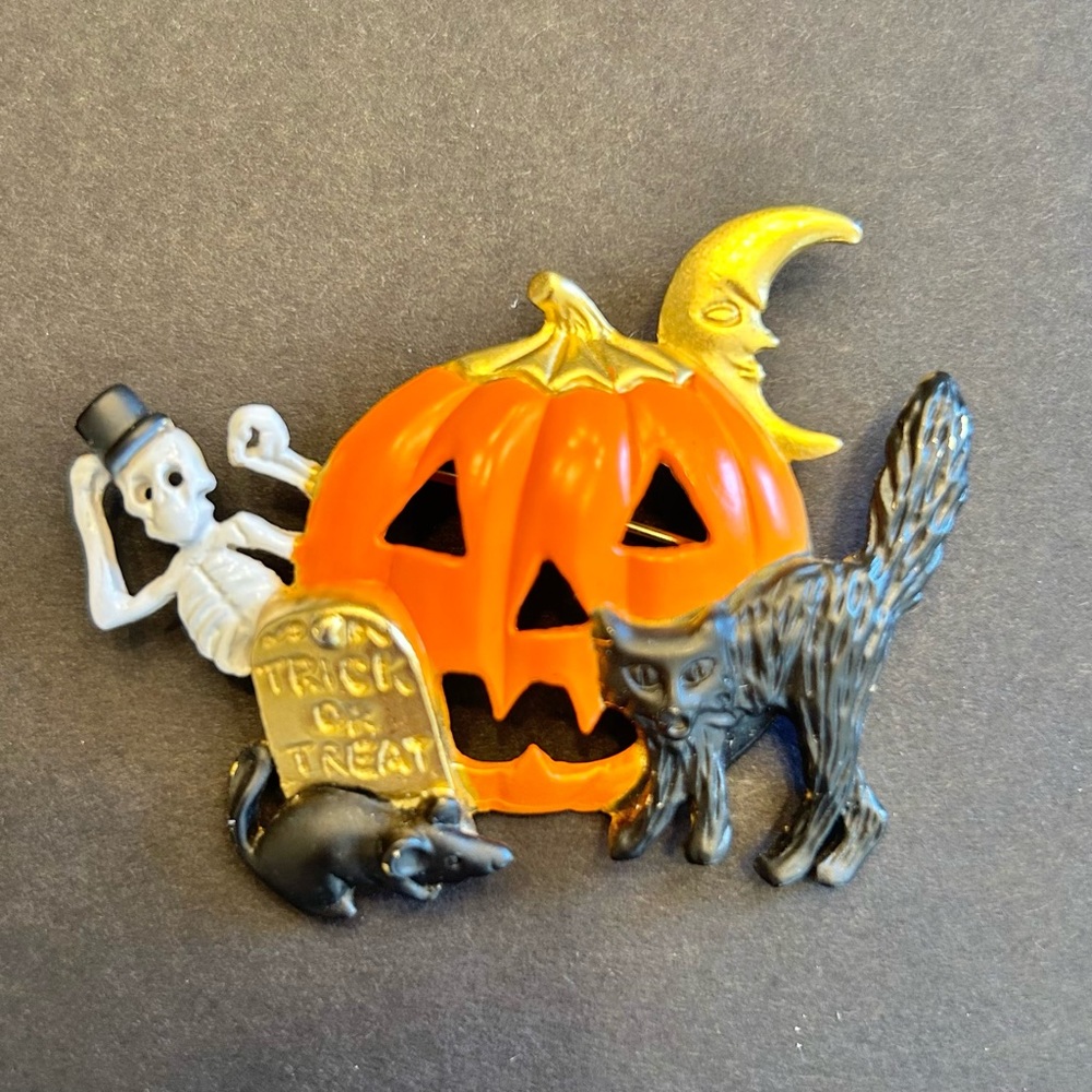 Halloween Brooch Pin Skeleton Grave Rat Black Cat Moon Pumpkin